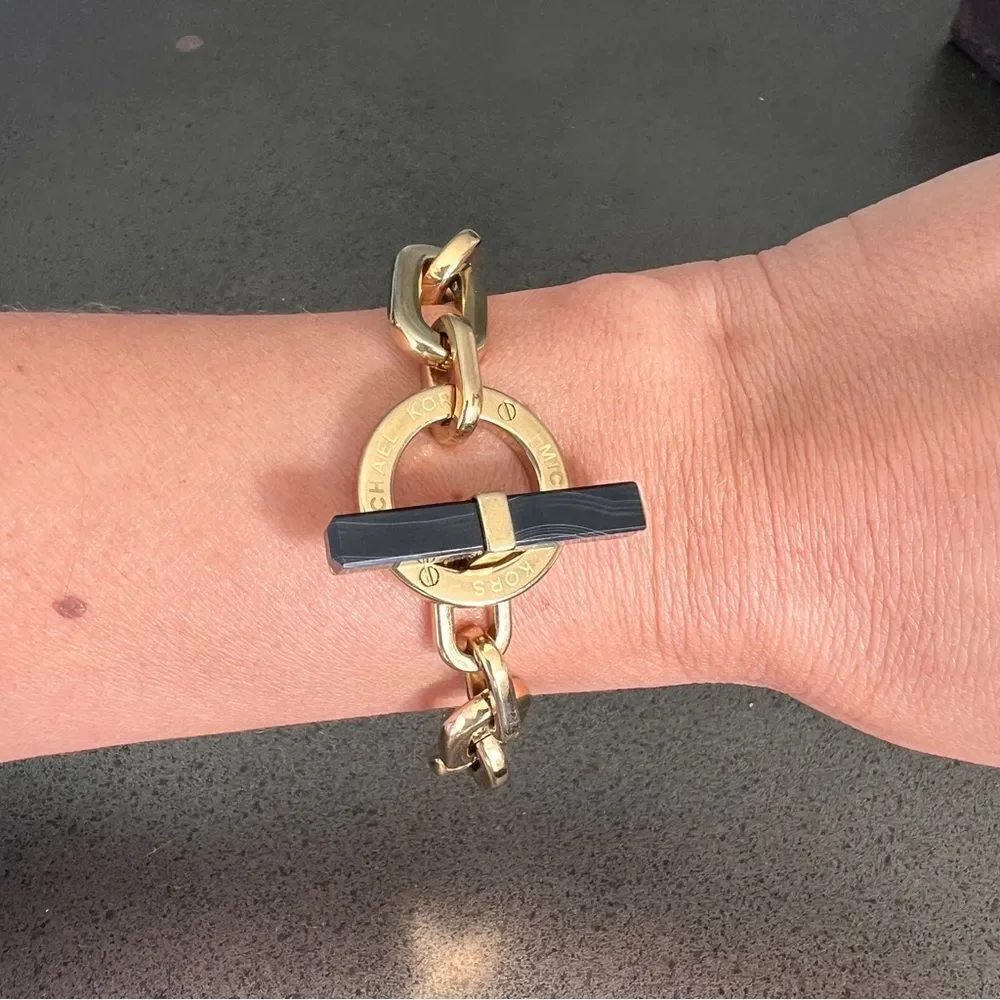 MICHAEL KORS Resin Toggle Link Bracelet